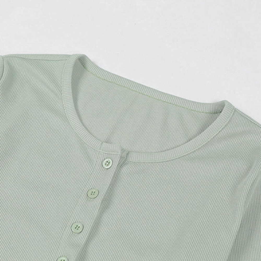 Rib Knit Buttoned Crop Top - Picture 15 of 16